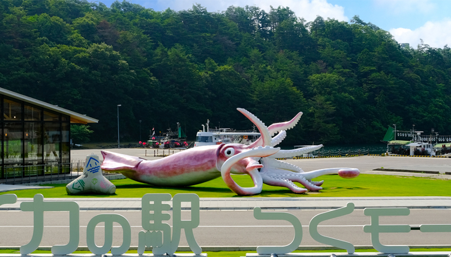 giant squid statue in Japan